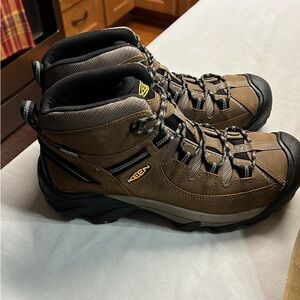 Mens KEEN boots
